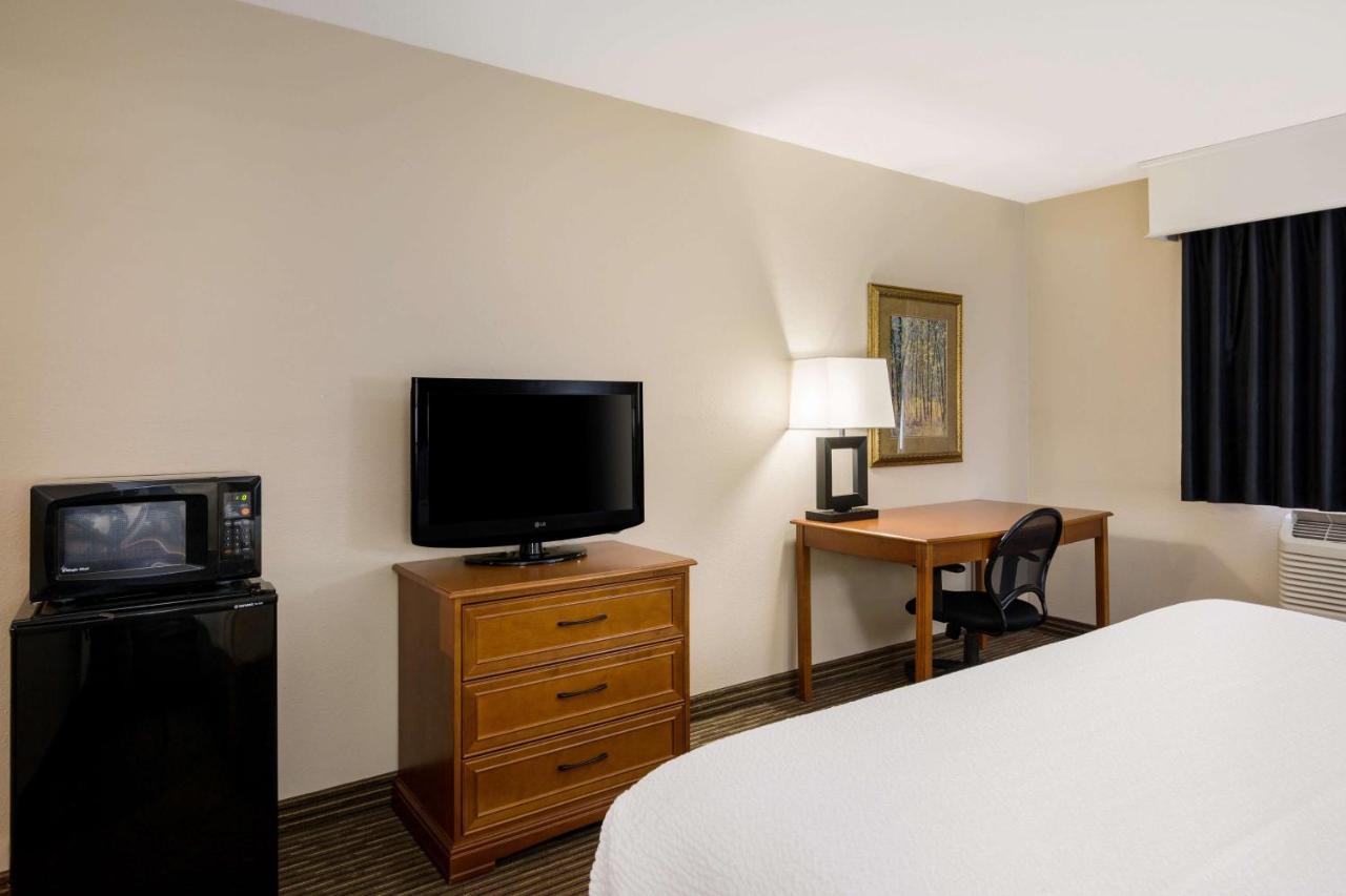 Revel Hotel Minot - Surestay Collection By Best Western Exterior photo