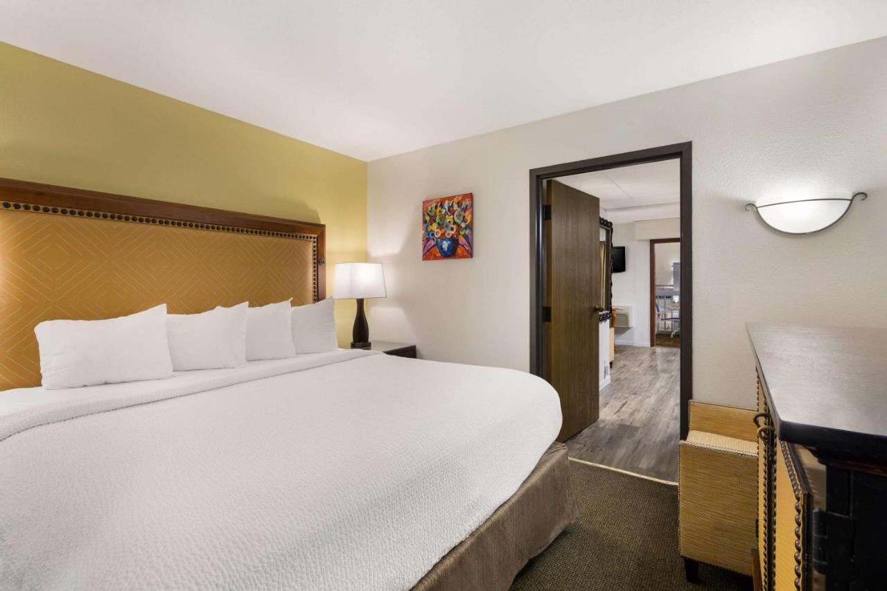 Revel Hotel Minot - Surestay Collection By Best Western Exterior photo