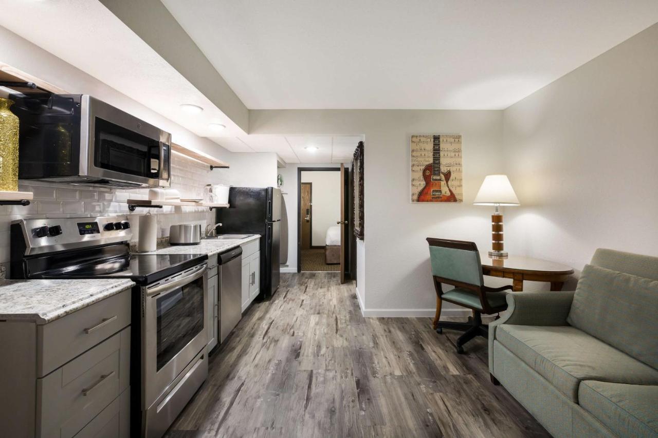 Revel Hotel Minot - Surestay Collection By Best Western Exterior photo