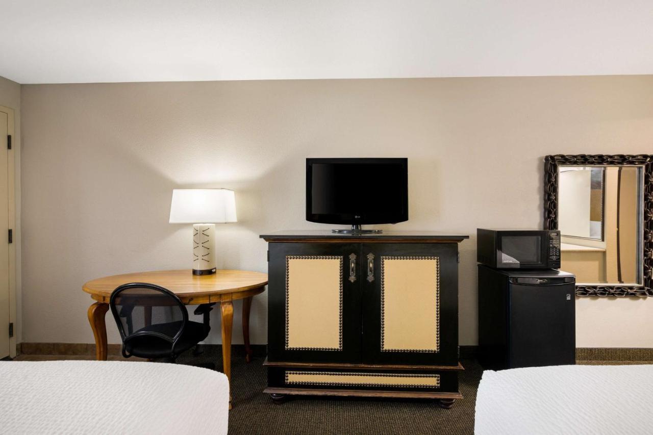 Revel Hotel Minot - Surestay Collection By Best Western Exterior photo