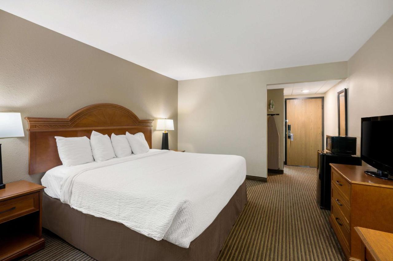 Revel Hotel Minot - Surestay Collection By Best Western Exterior photo