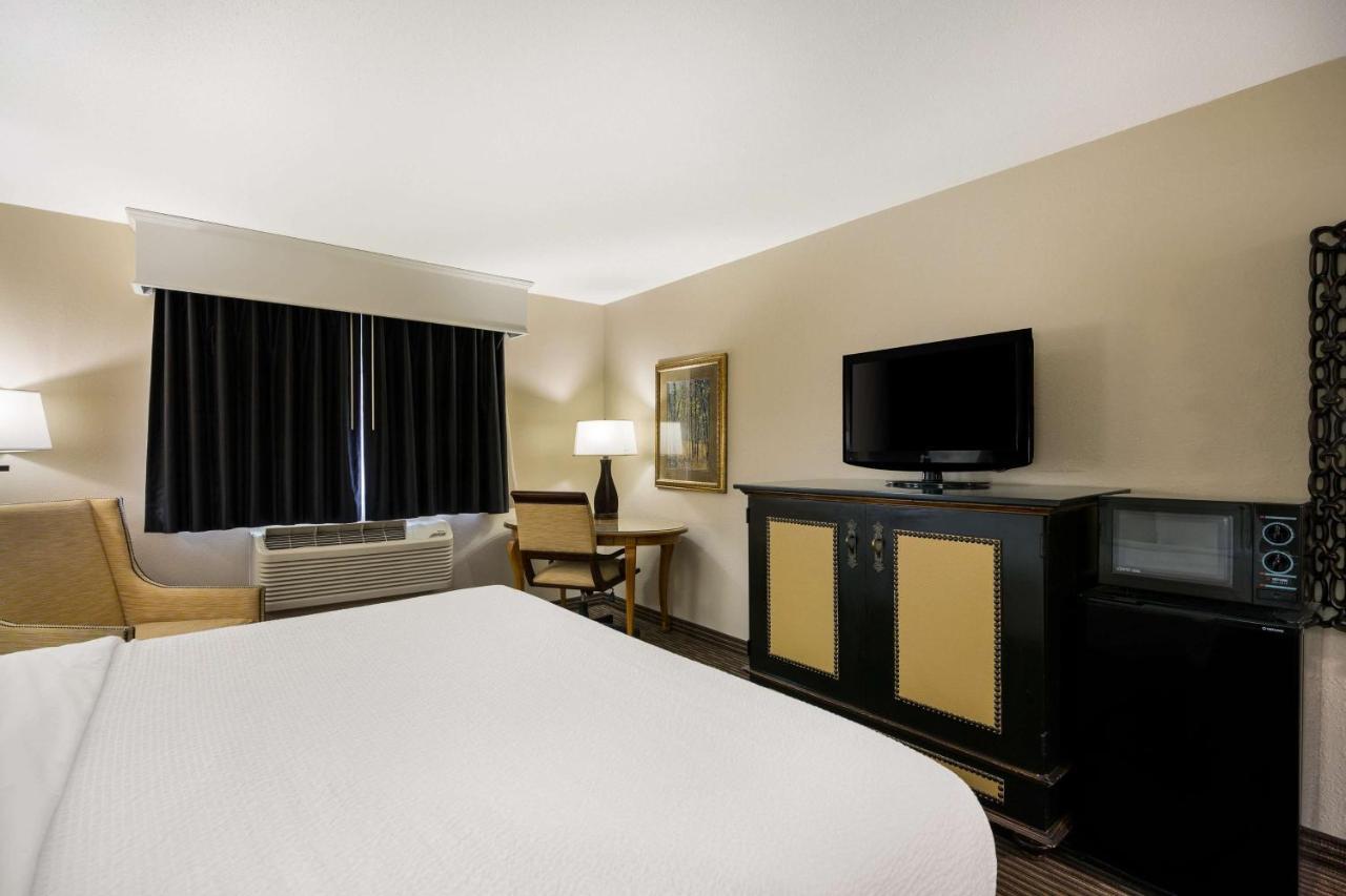 Revel Hotel Minot - Surestay Collection By Best Western Exterior photo