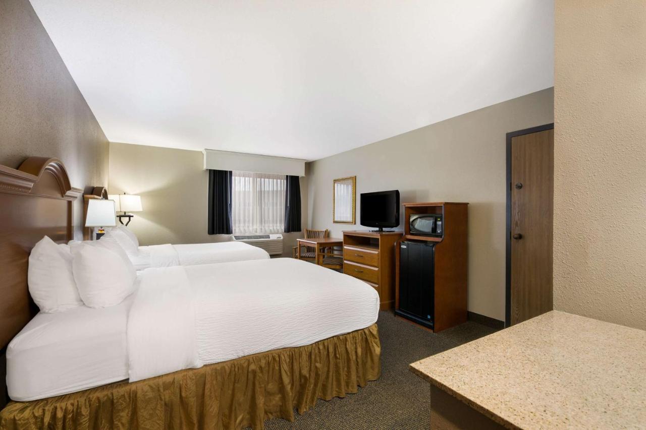 Revel Hotel Minot - Surestay Collection By Best Western Exterior photo