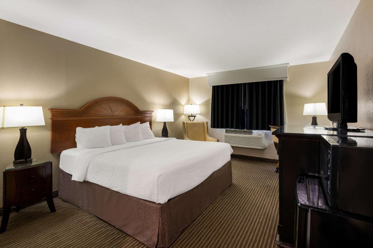 Revel Hotel Minot - Surestay Collection By Best Western Exterior photo