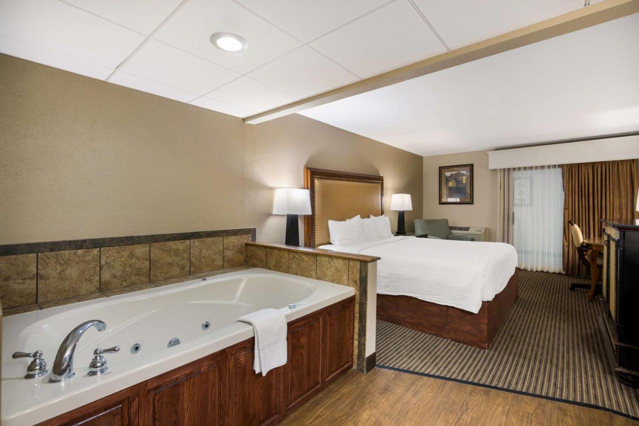 Revel Hotel Minot - Surestay Collection By Best Western Exterior photo