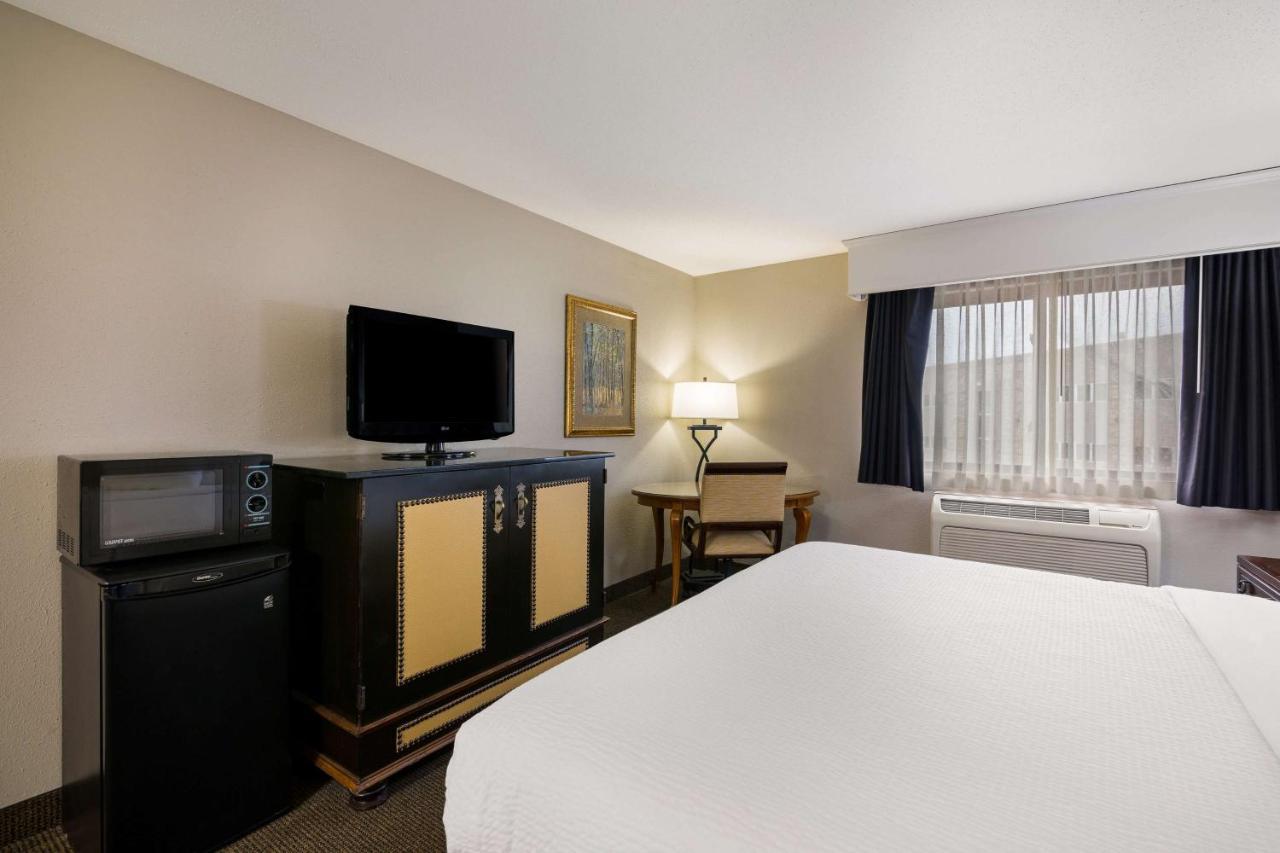 Revel Hotel Minot - Surestay Collection By Best Western Exterior photo