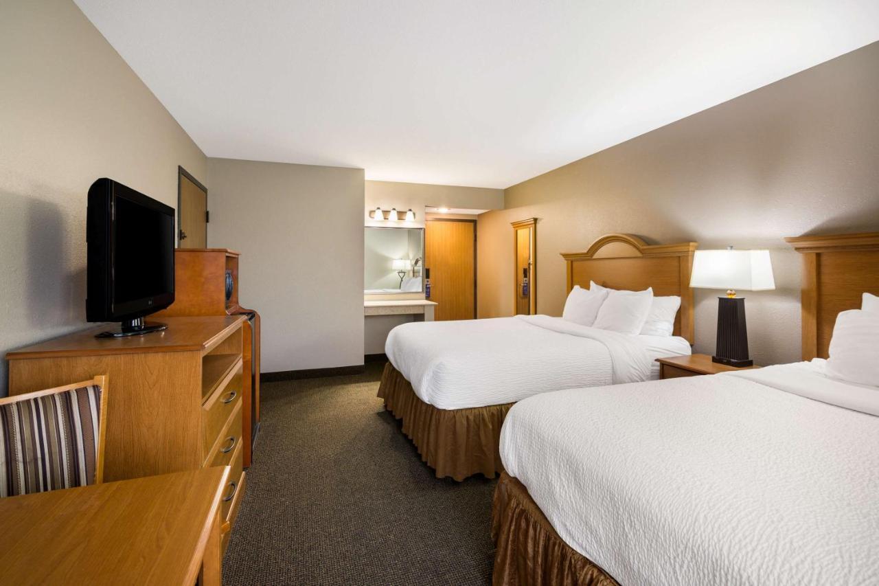 Revel Hotel Minot - Surestay Collection By Best Western Exterior photo