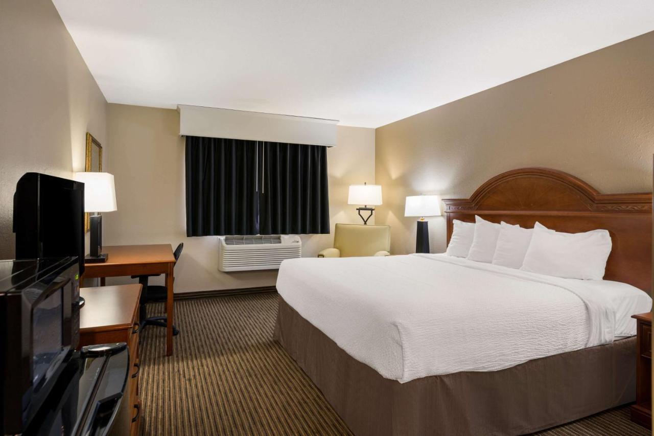 Revel Hotel Minot - Surestay Collection By Best Western Exterior photo