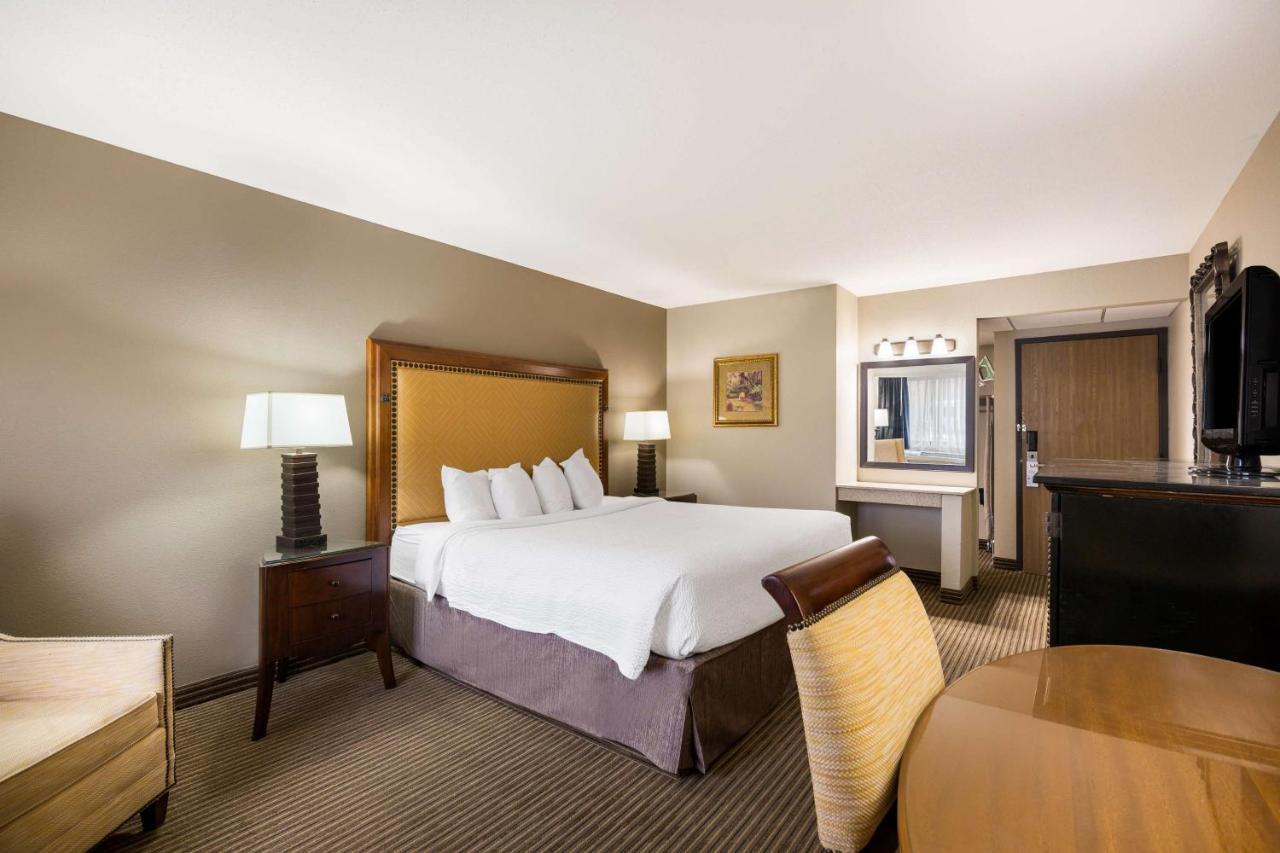 Revel Hotel Minot - Surestay Collection By Best Western Exterior photo