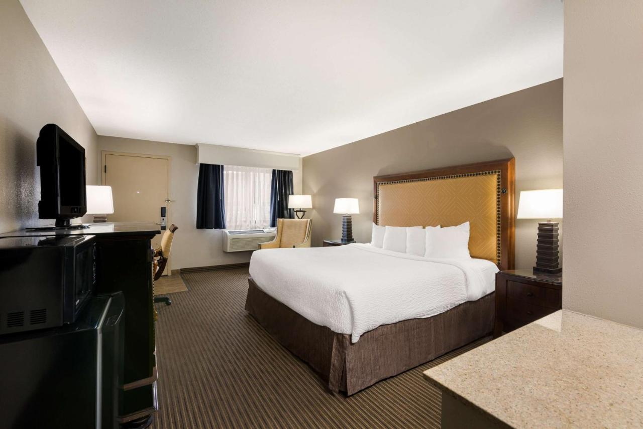 Revel Hotel Minot - Surestay Collection By Best Western Exterior photo