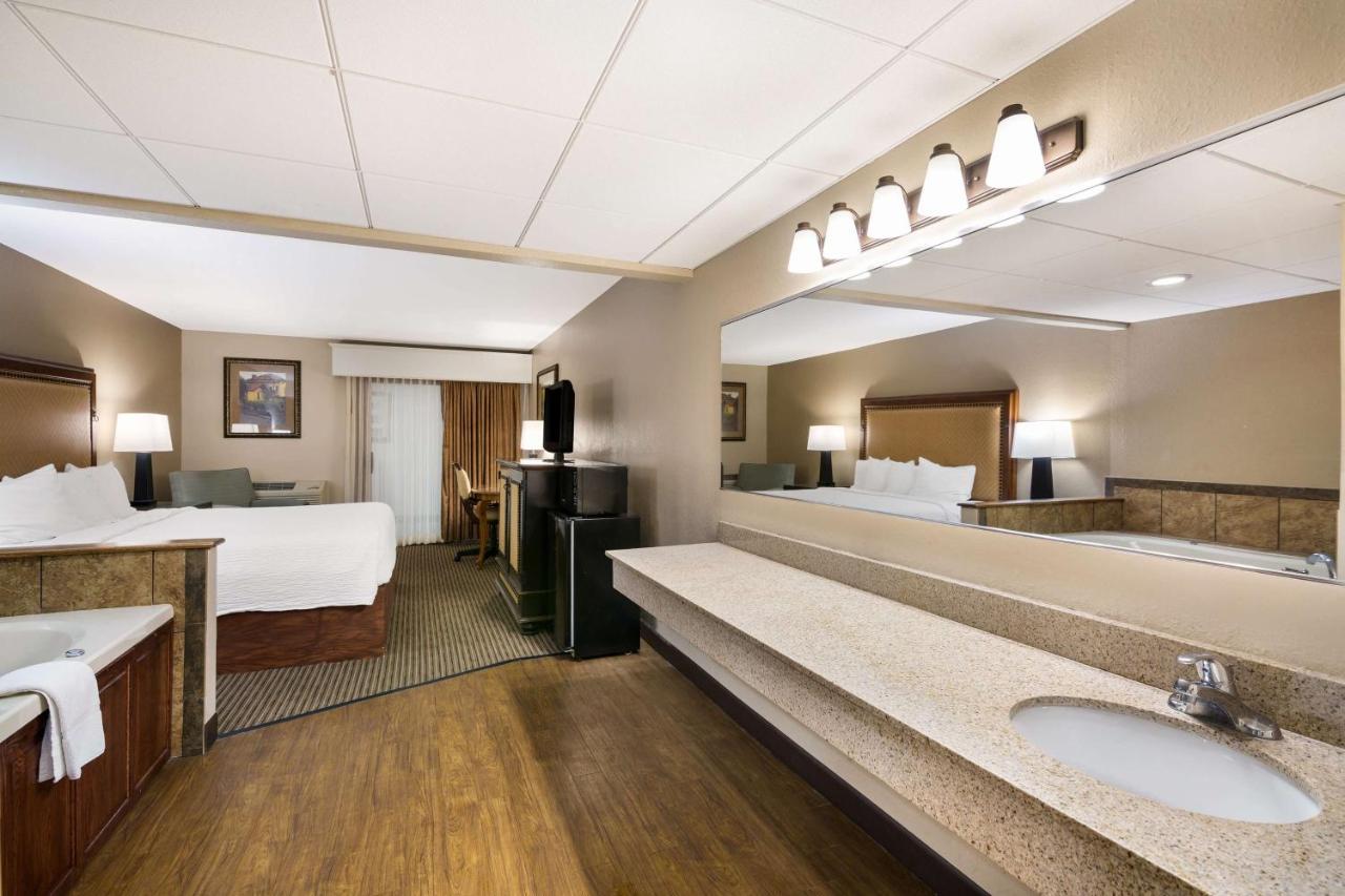 Revel Hotel Minot - Surestay Collection By Best Western Exterior photo