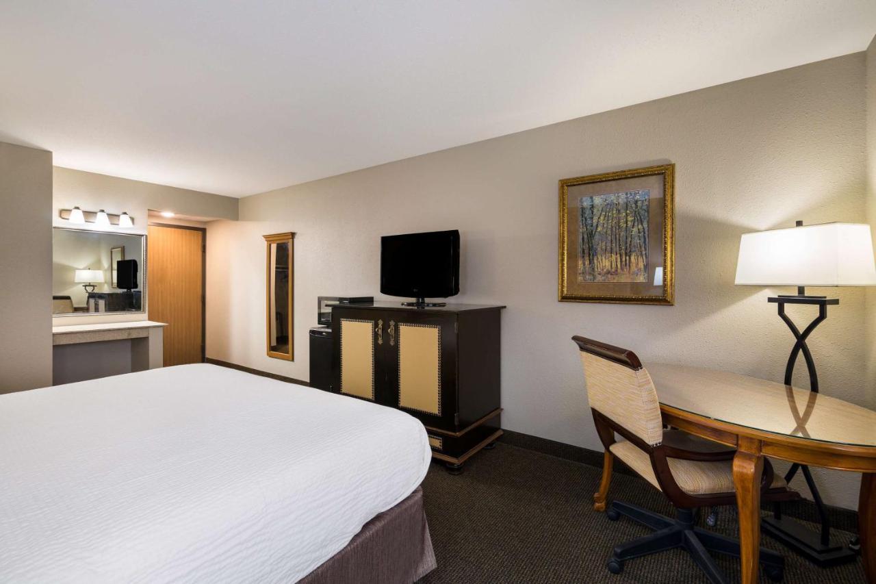 Revel Hotel Minot - Surestay Collection By Best Western Exterior photo