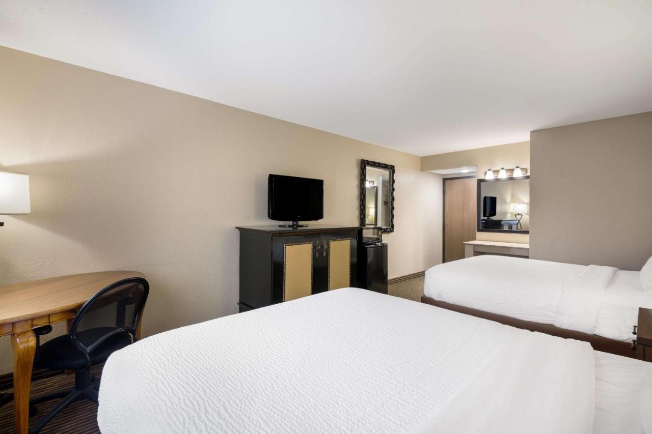 Revel Hotel Minot - Surestay Collection By Best Western Exterior photo