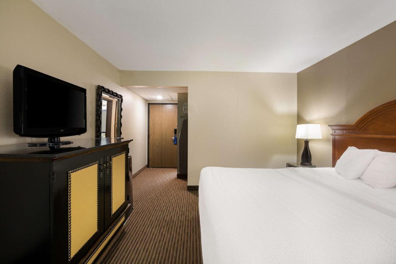 Revel Hotel Minot - Surestay Collection By Best Western Exterior photo